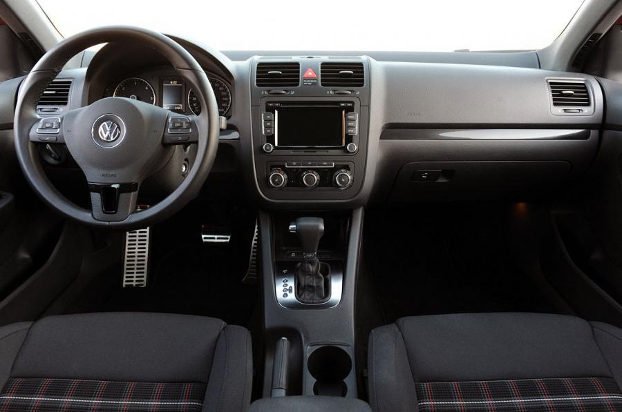  Volkswagen Jetta TDi Street Cup Edition 2010 года  (фото 17 из 41)
